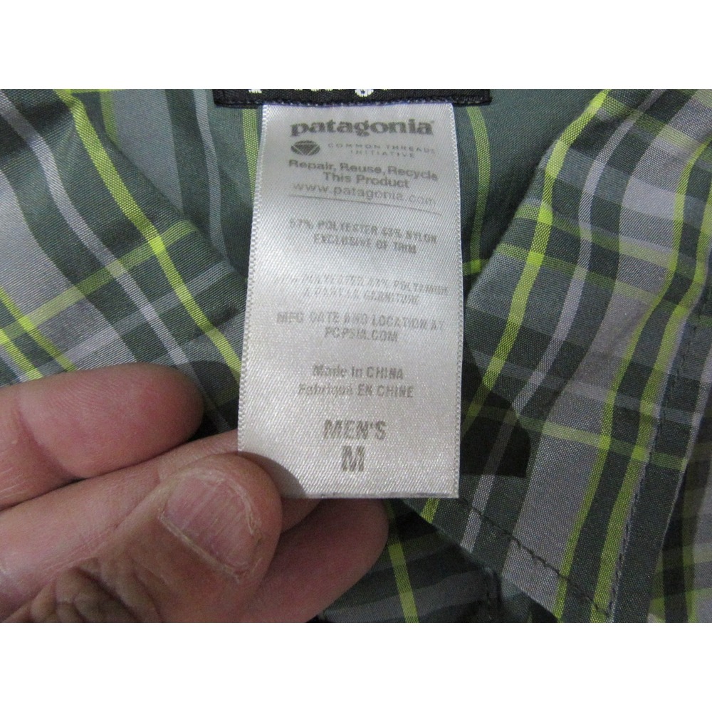 Patagonia Shirt Mens Medium Green Grey Plaid Outdoor Hiking Wicking Short Sleeve - Picture 4 of 13